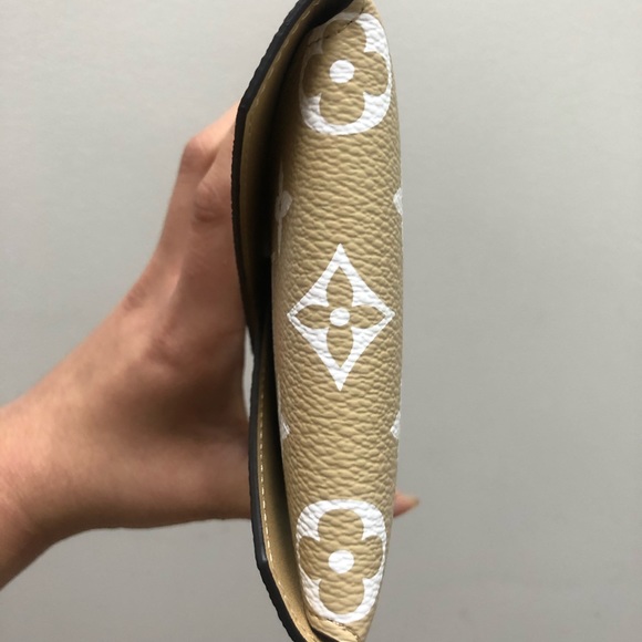 {Louis Vuitton} Giant Pochette Kirigami - Picture 4 of 5